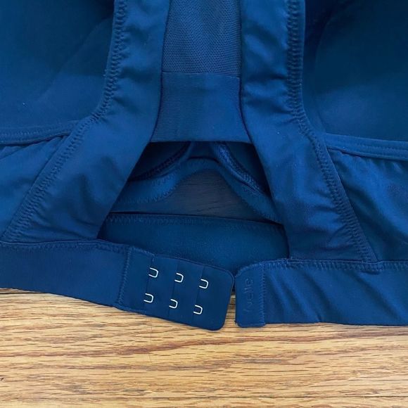 🆕 Yvette Sports Bra with sewn in padding, Size MEDIUM (US 8), Color BLUE - Picture 3 of 7